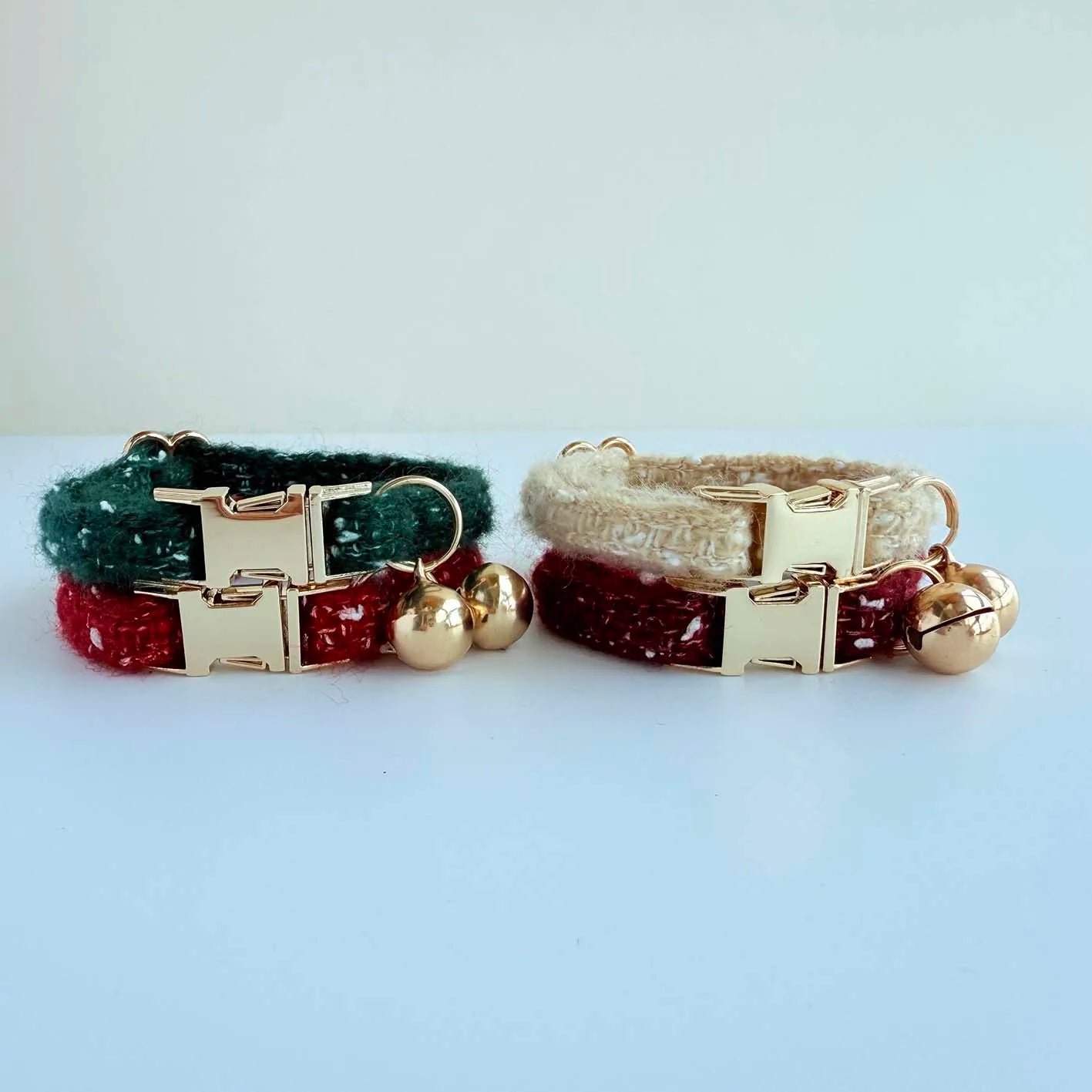 WinterCharm™ – Knitted Cat Collar with Gold Bell | Festive & Adjustable