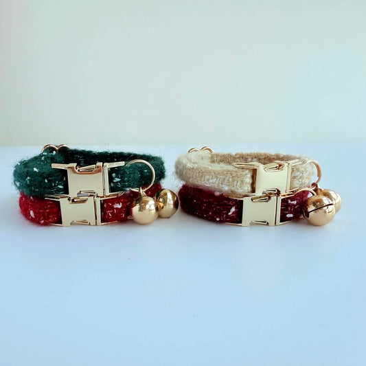 WinterCharm™ – Knitted Cat Collar with Gold Bell | Festive & Adjustable